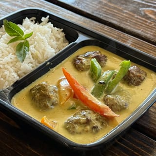 Green Curry with Meatballs